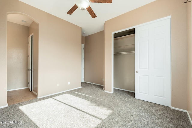 4253 N Yates Ave, Prescott Valley, AZ 86314 - unfurnished bedroom featuring carpet, a closet, arched walkways, baseboards, and a ceiling fan