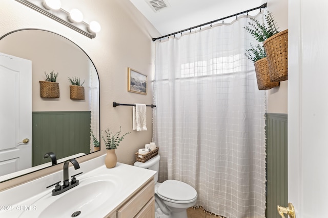16404 S 18th Dr, Phoenix, AZ 85045 - full bath featuring vanity, toilet, wainscoting, and a shower with curtain