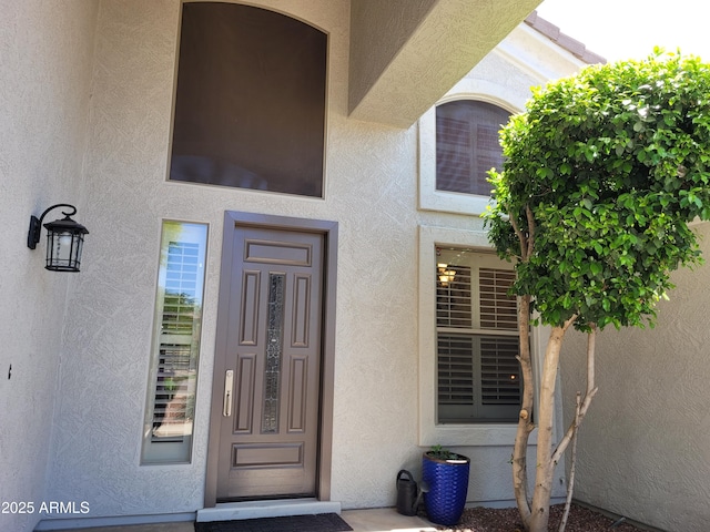 property entrance featuring stucco siding