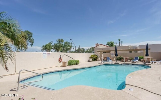 2169 E Bishop Dr, Tempe, AZ 85282 - community pool with a patio area
