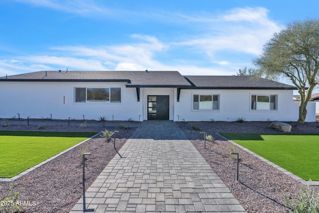 ranch-style house featuring a front yard