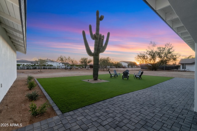 view of yard at dusk