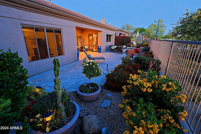 view of yard featuring a patio