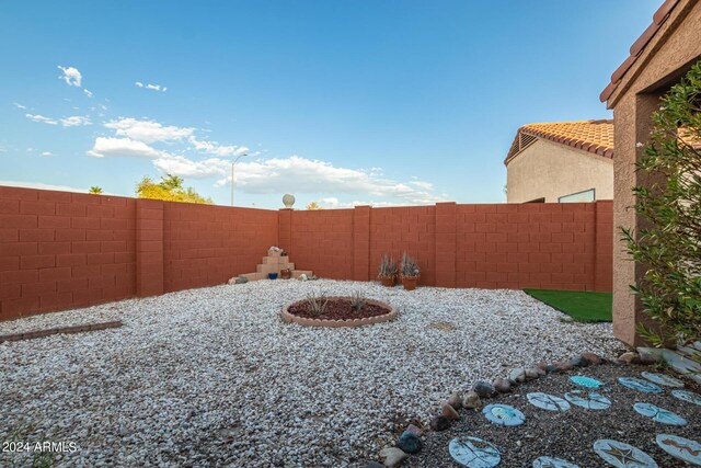 view of yard featuring an outdoor fire pit