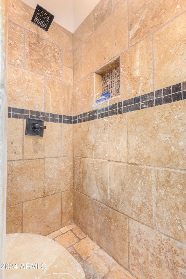 bathroom featuring a tile shower