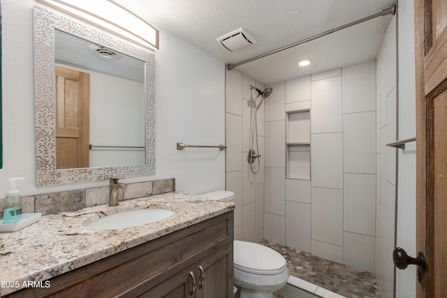 6840 E 2nd St Unit 23, Scottsdale, AZ 85251 - bathroom with toilet, tiled shower, vanity, and recessed lighting