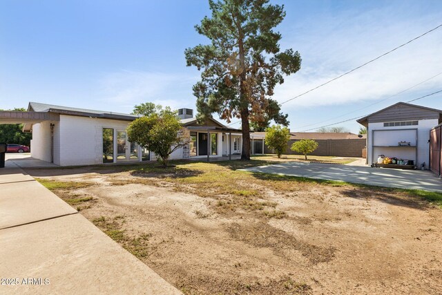 2740 N 21st Dr, Phoenix, AZ 85009 - view of front of house with fence and an outdoor structure
