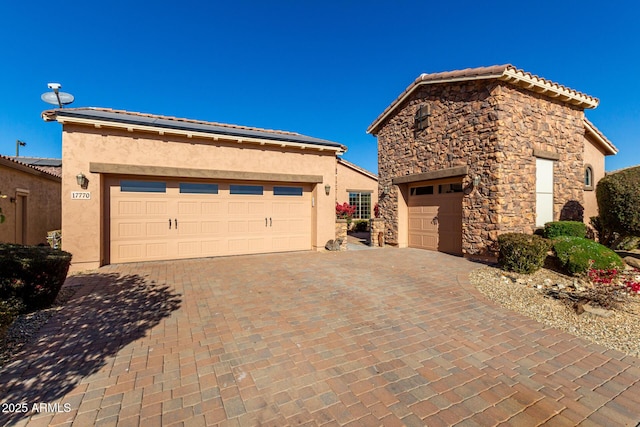 view of front facade featuring a garage