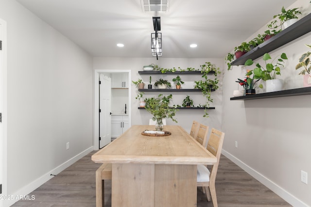 dining space featuring recessed lighting, wood finished floors, visible vents, and baseboards