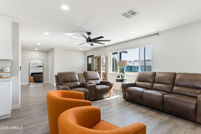 living area with baseboards, light wood finished floors, visible vents, and recessed lighting