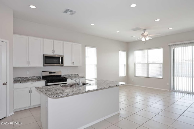 kitchen featuring stainless steel appliances, a ceiling fan, visible vents, and a sink