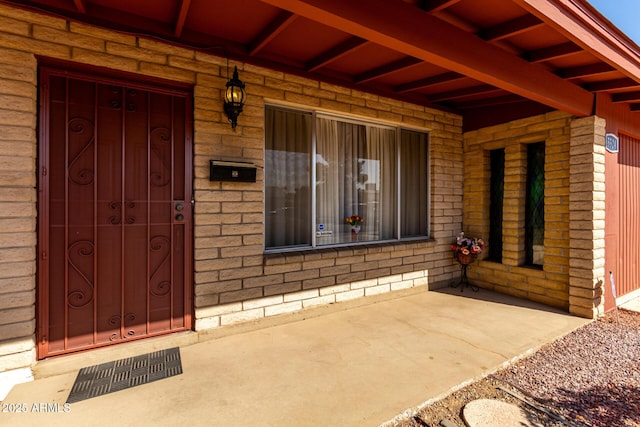 property entrance featuring crawl space