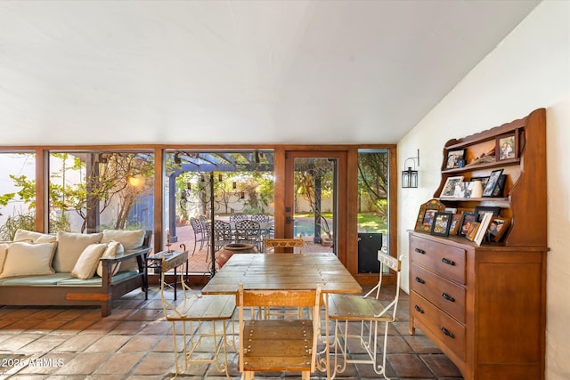 1614 Palmcroft Dr SW, Phoenix, AZ 85007 - sunroom / solarium with lofted ceiling
