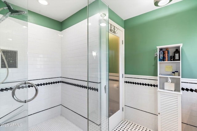1614 Palmcroft Dr SW, Phoenix, AZ 85007 - bathroom featuring tile walls, a stall shower, and wainscoting