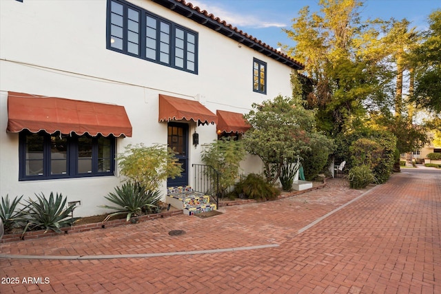 1614 Palmcroft Dr SW, Phoenix, AZ 85007 - mediterranean / spanish home with stucco siding and a tile roof