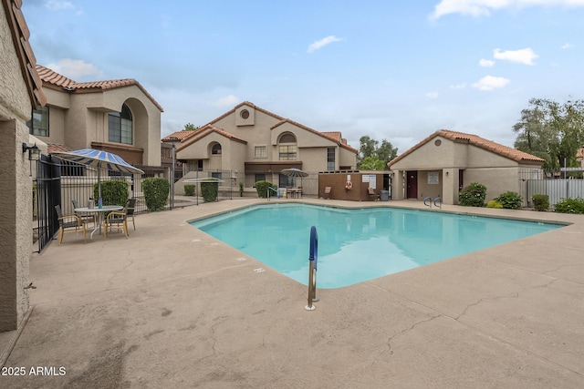 818 S Westwood Unit 101, Mesa, AZ 85210 - community pool with a patio