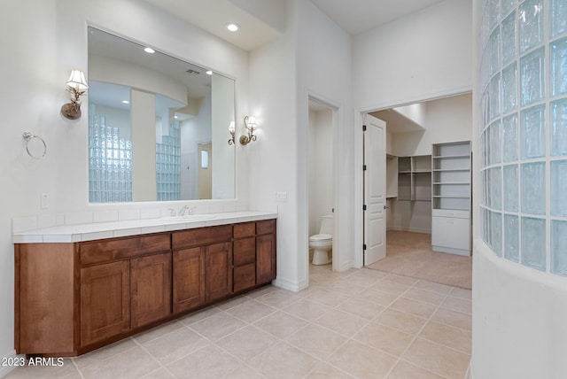 22463 N 54th St, Phoenix, AZ 85054 - full bathroom featuring vanity, toilet, tile patterned flooring, and baseboards