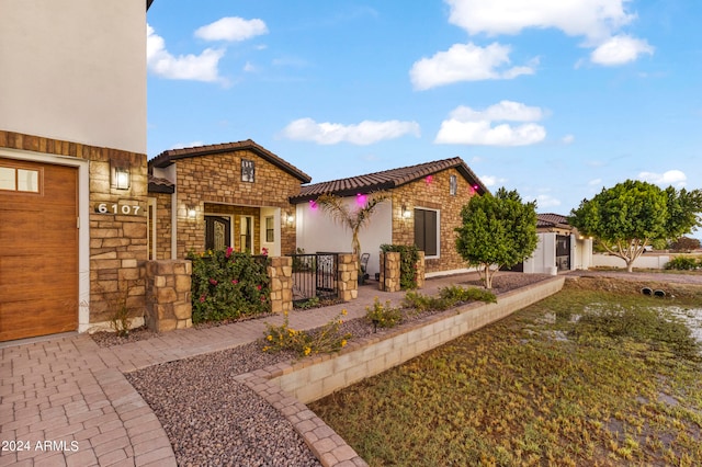 view of front of house with a front lawn