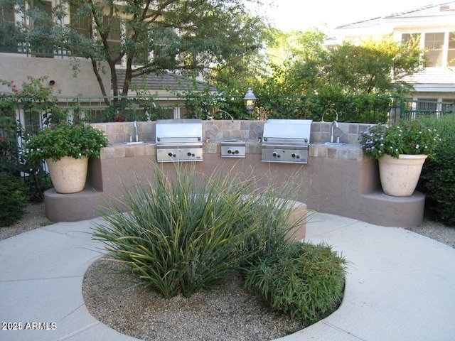 15221 N Clubgate Dr Unit 2059, Scottsdale, AZ 85254 - view of patio featuring a sink