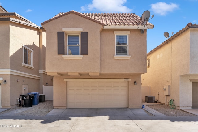 view of front facade featuring a garage