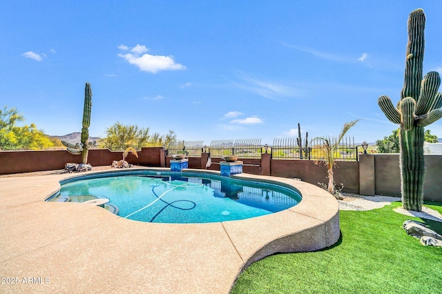 3335 W Carriage Dr, Phoenix, AZ 85086 - view of pool with a fenced backyard, a fenced in pool, and a patio