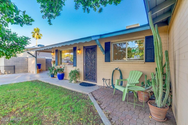 803 W 18th St, Tempe, AZ 85281 - property entrance with a patio