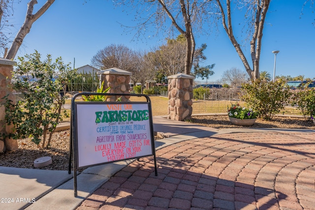 view of community / neighborhood sign