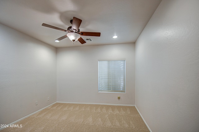 carpeted empty room featuring ceiling fan