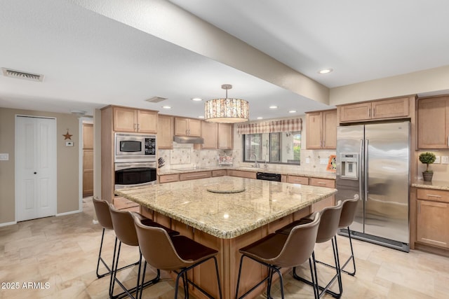 410 E Beck Ln, Phoenix, AZ 85022 - kitchen featuring black appliances, backsplash, a sink, a breakfast bar area, and recessed lighting