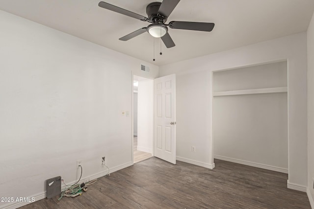 unfurnished bedroom featuring dark wood-type flooring and ceiling fan