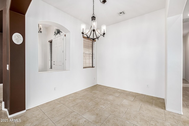 tiled spare room with an inviting chandelier, arched walkways, and visible vents