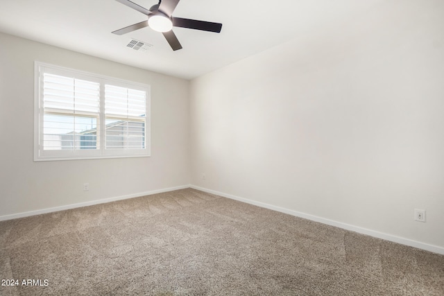 carpeted spare room featuring ceiling fan