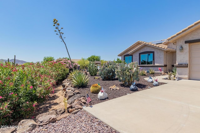 view of yard featuring a garage