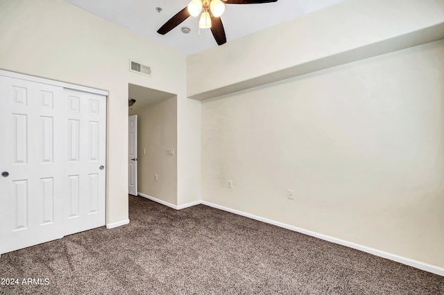 unfurnished bedroom with ceiling fan, carpet flooring, and a closet