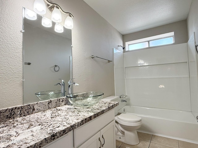 3840 N 43rd Ave Unit 34, Phoenix, AZ 85031 - full bathroom featuring vanity, bathtub / shower combination, toilet, tile patterned flooring, and a textured wall
