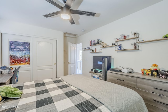 bedroom featuring ceiling fan and a closet