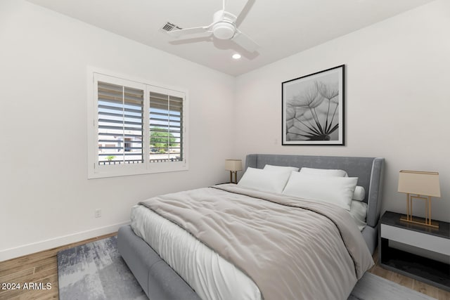 bedroom with baseboards, visible vents, a ceiling fan, wood finished floors, and recessed lighting