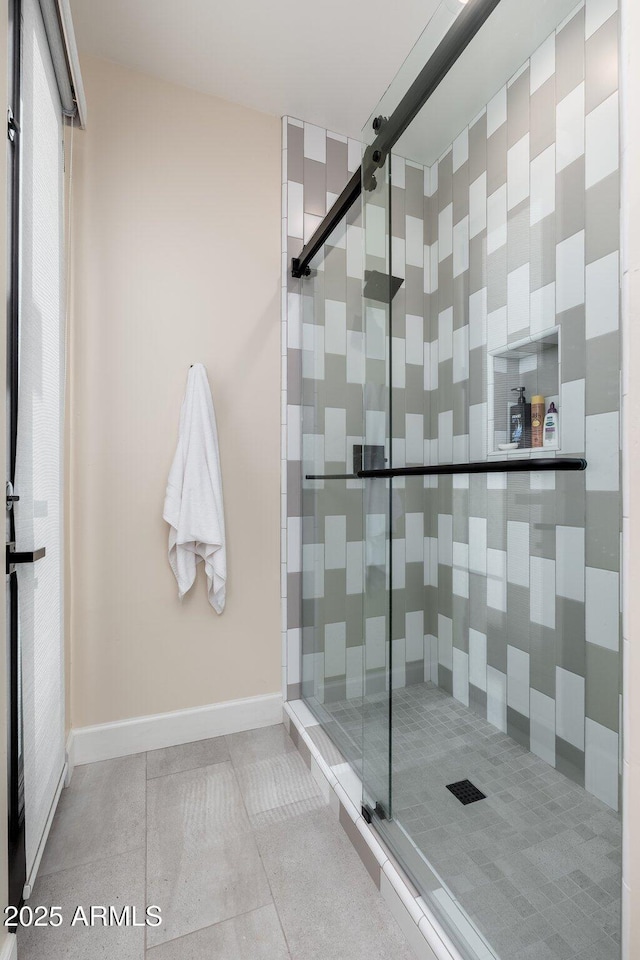 28768 N 95th Way, Scottsdale, AZ 85262 - bathroom with tiled shower and tile patterned flooring