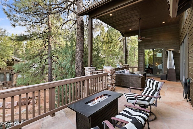 view of patio / terrace with an outdoor living space with a fire pit and ceiling fan