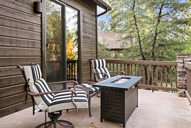 view of patio featuring an outdoor fire pit