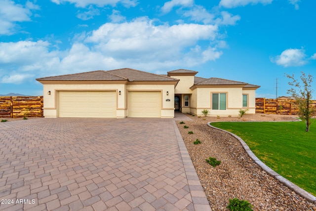 view of front of home featuring a front yard and a garage