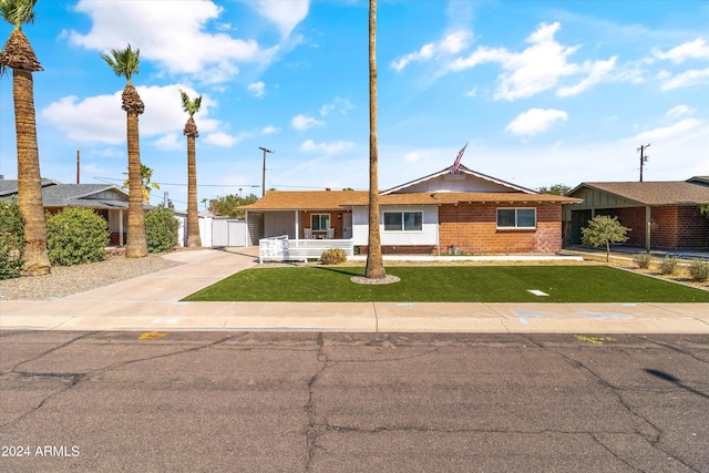 ranch-style home featuring a front lawn