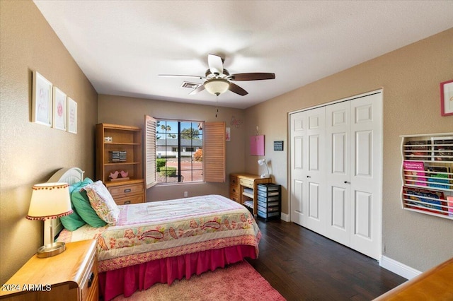 bedroom featuring dark wood-type flooring, a closet, and ceiling fan