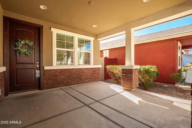 property entrance with covered porch