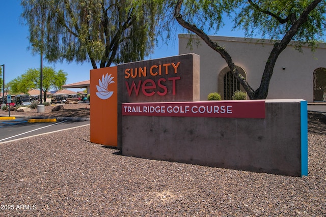 community sign featuring uncovered parking