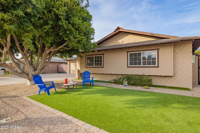 view of front of house featuring a garage and a front lawn