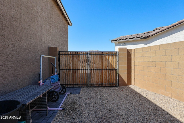 3907 S 75th Dr, Phoenix, AZ 85043 - exterior space featuring a gate and fence