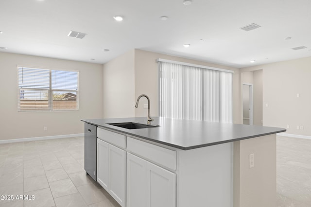 kitchen featuring a center island with sink, visible vents, white cabinets, a sink, and dishwasher