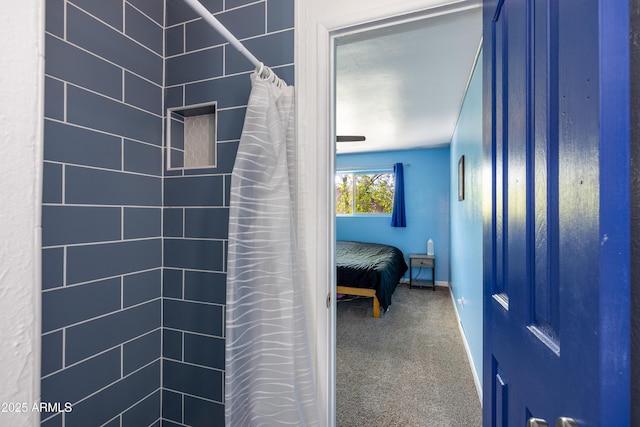 3465 N Jamison Blvd Unit 05, Flagstaff, AZ 86004 - bathroom featuring a tile shower, connected bathroom, and baseboards