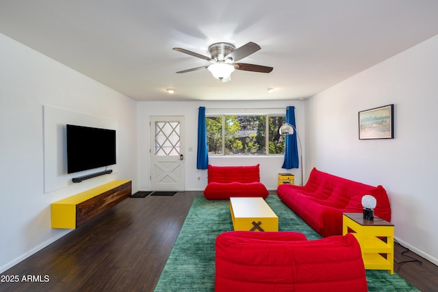 3465 N Jamison Blvd Unit 05, Flagstaff, AZ 86004 - living area featuring wood finished floors, ceiling fan, and baseboards